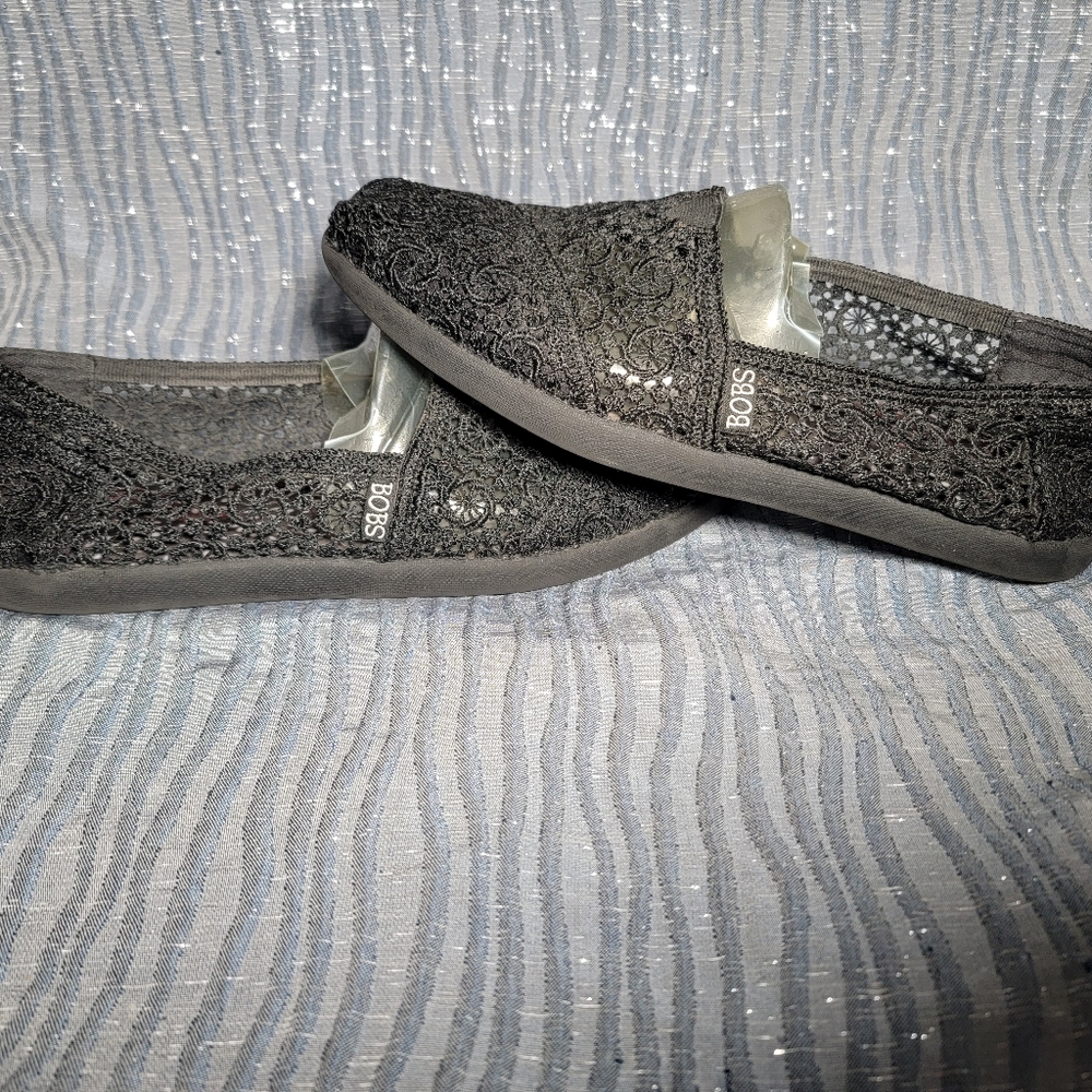 Bobs size 9 lace style embroidery designs and elastic for easy removal and wear. - Picture 9 of 9